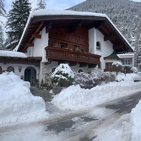 Gaestehaus Sissy Längenfeld Exteriör bild