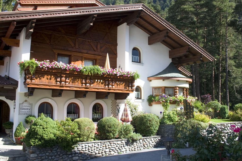 Gaestehaus Sissy Längenfeld Exteriör bild